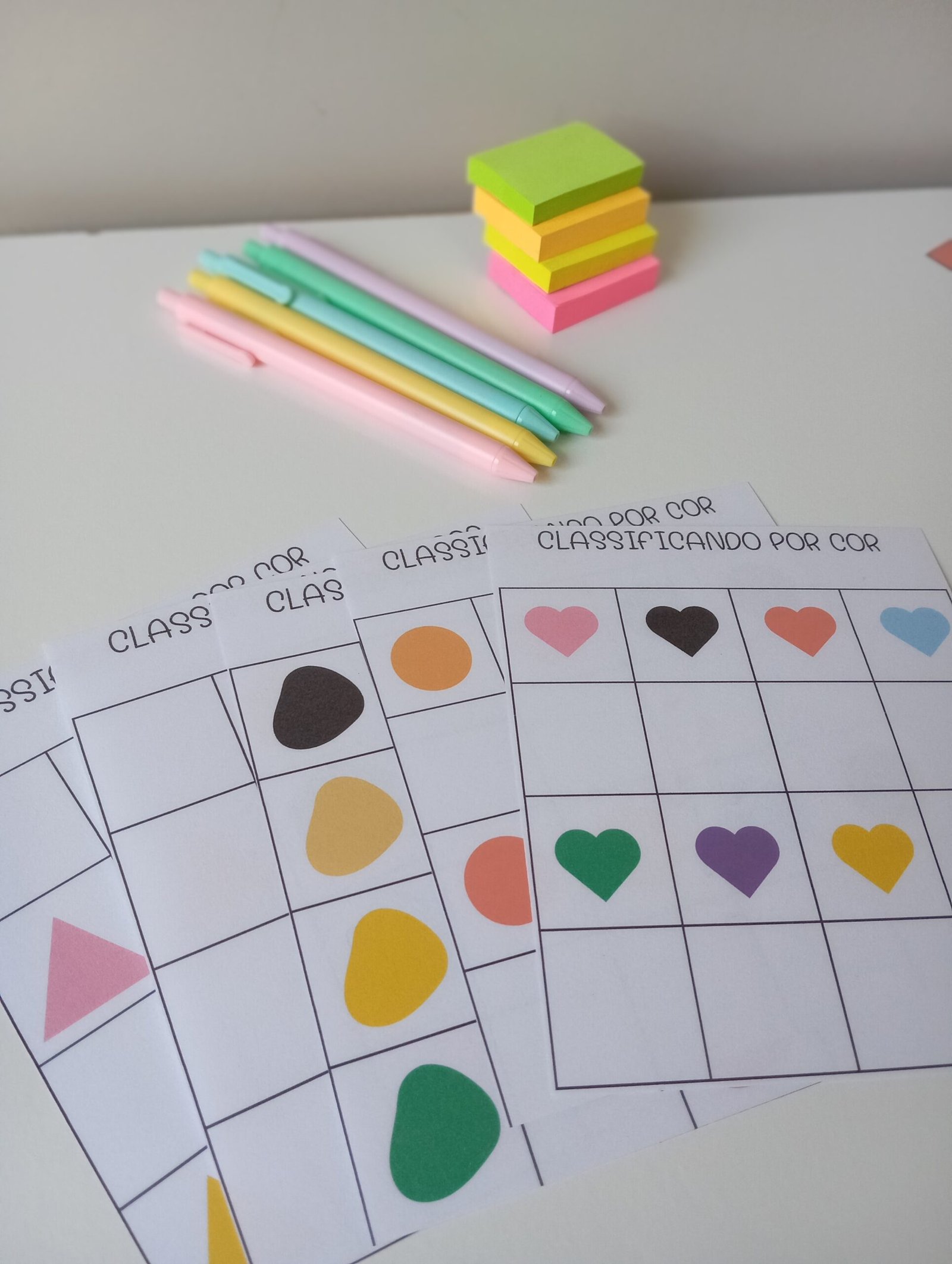 Atividade Pedagógica – Classificando por Cor | PDF Imprimível para Educação Infantil